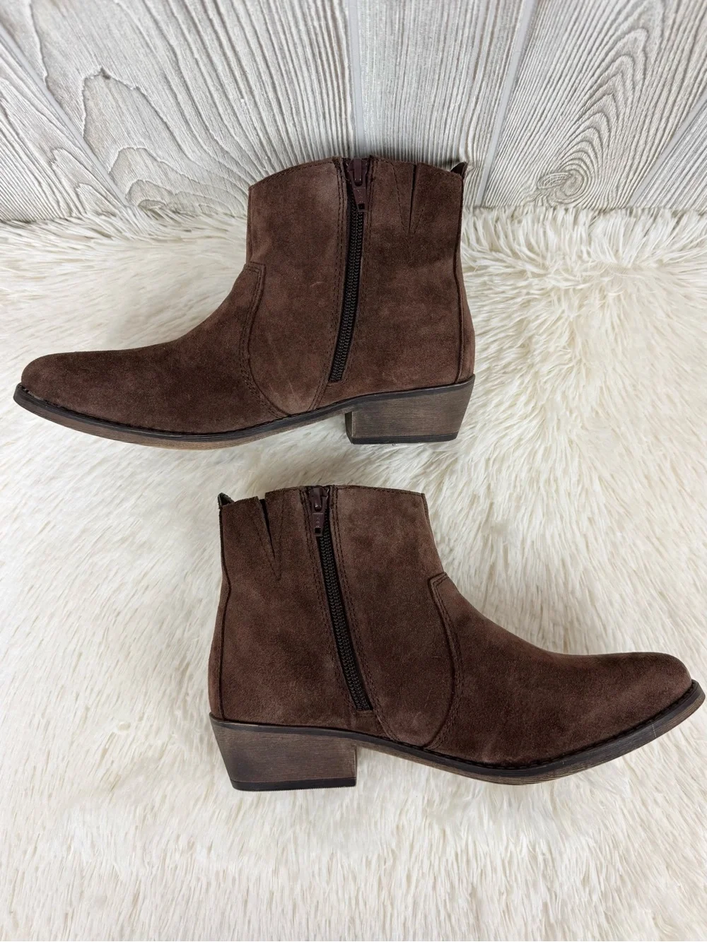 White Mountain Chocolate Brown Suede Low Heel Studded Ankle Boots 9 Western Chic